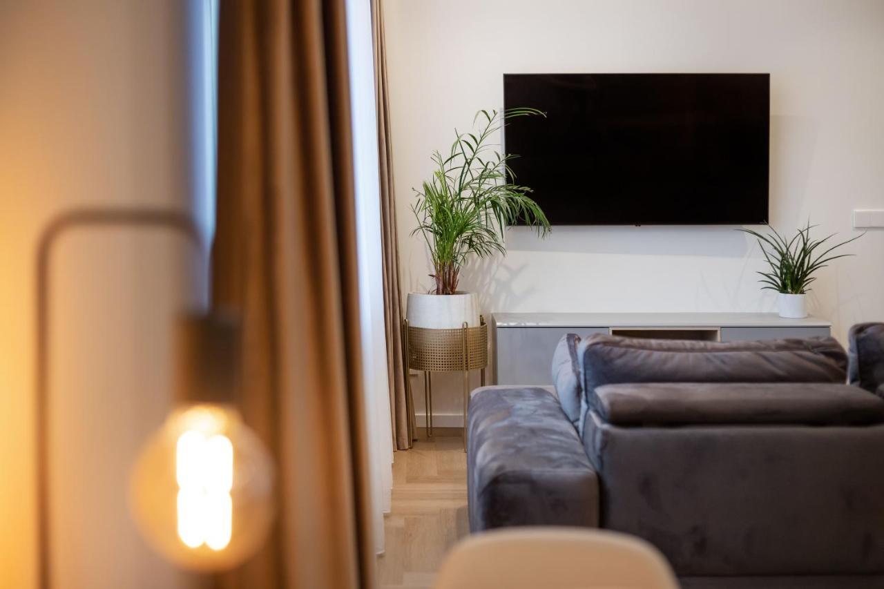 3 Bedroom Apart/24H Self Check In/Free Parking/Up To 6 People/ วิลนีอุส ภายนอก รูปภาพ